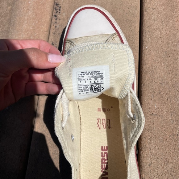 Low Top Converse All Stars in Natural Ivory - Picture 4 of 4